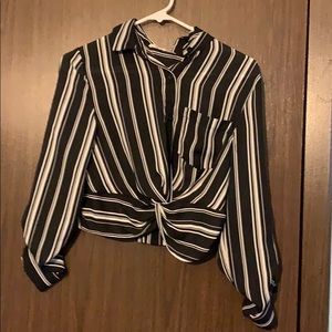 Crop top blouse.